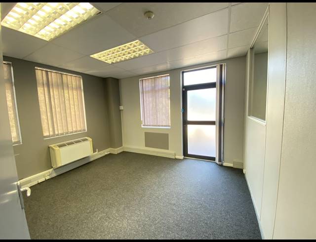 175M² OFFICE TO LET IN STEENBERG